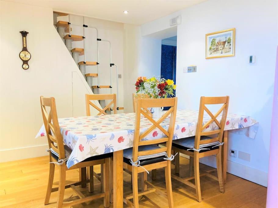 The Old Boat House, Seaview - Seafront Three Bedroom Cottage With Separate Two Bedroom Annexe Экстерьер фото