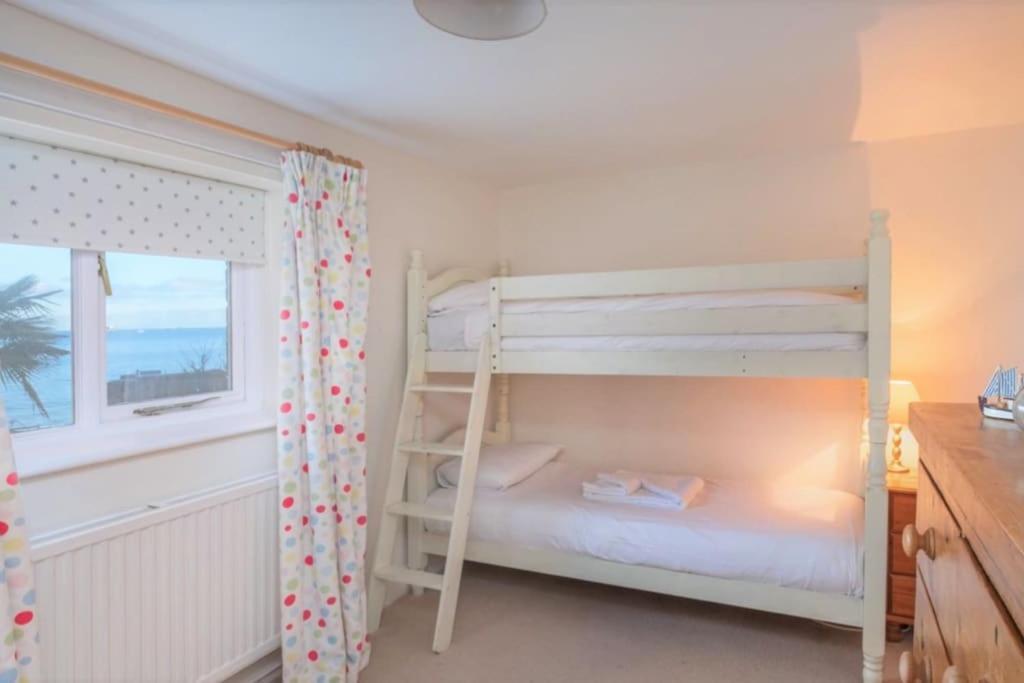 The Old Boat House, Seaview - Seafront Three Bedroom Cottage With Separate Two Bedroom Annexe Экстерьер фото