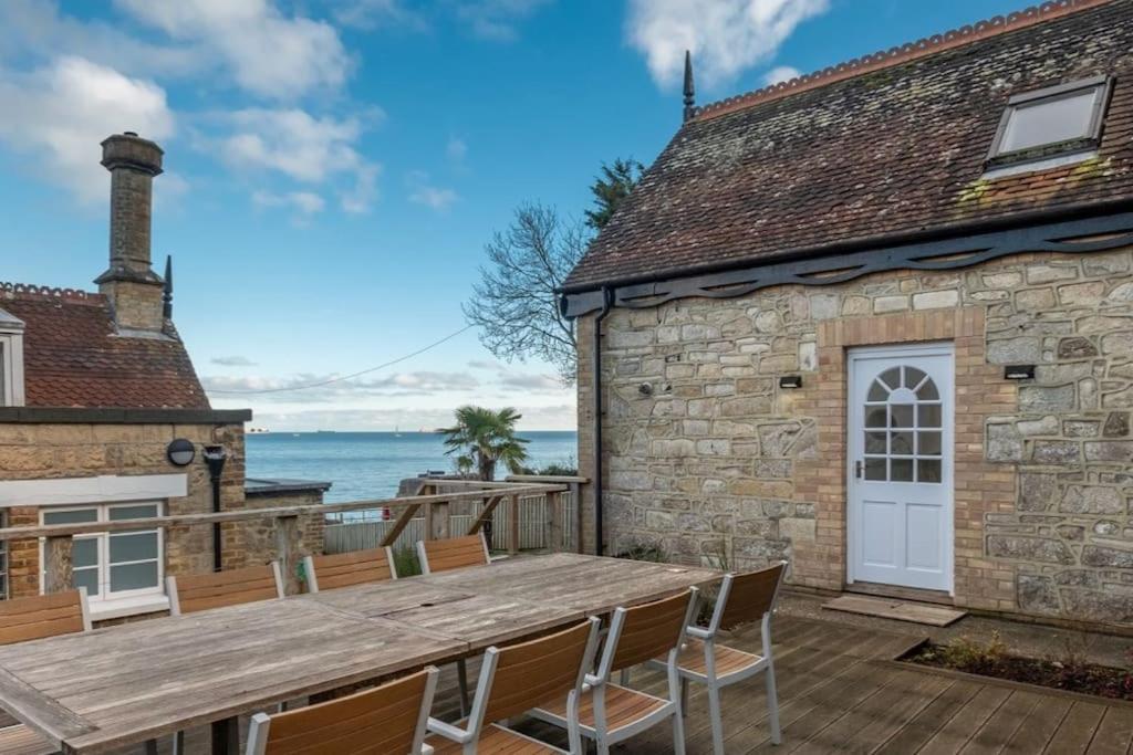 The Old Boat House, Seaview - Seafront Three Bedroom Cottage With Separate Two Bedroom Annexe Экстерьер фото