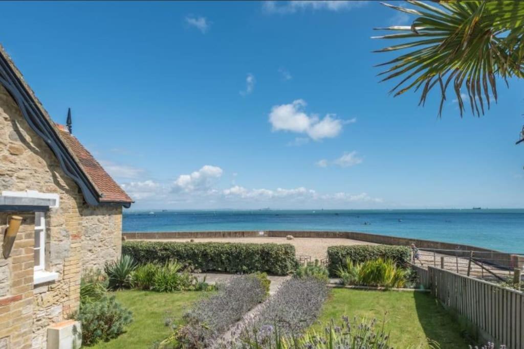 The Old Boat House, Seaview - Seafront Three Bedroom Cottage With Separate Two Bedroom Annexe Экстерьер фото