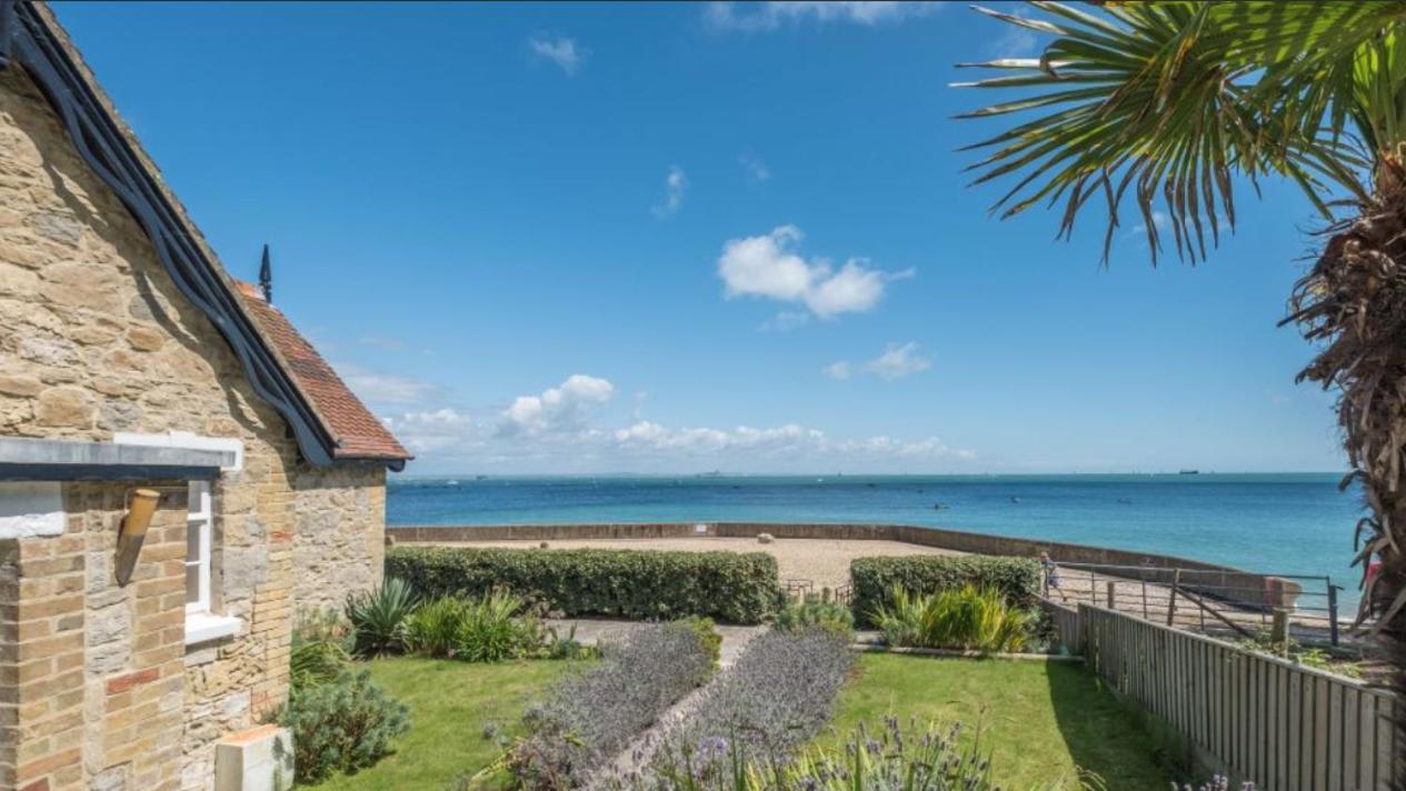 The Old Boat House, Seaview - Seafront Three Bedroom Cottage With Separate Two Bedroom Annexe Экстерьер фото